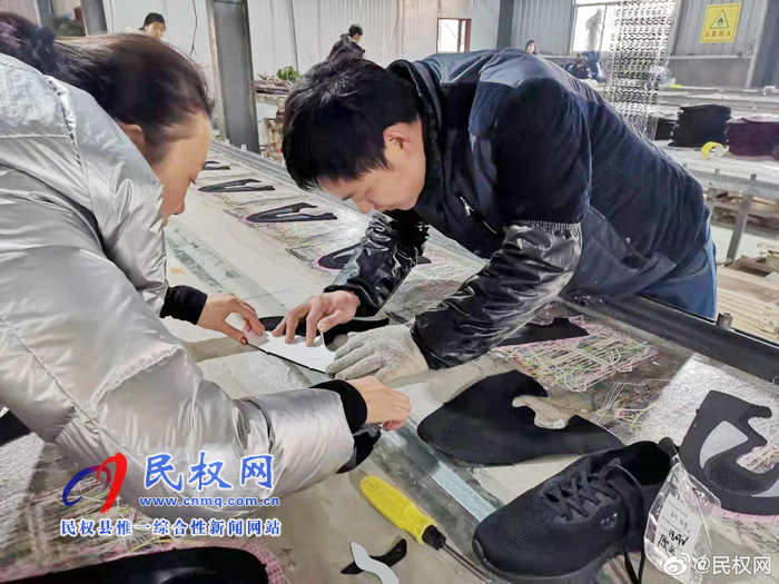 伯黨鄉(xiāng)：東眾扶貧到“家”門 ?貧困群眾脫貧不是“夢(mèng)”