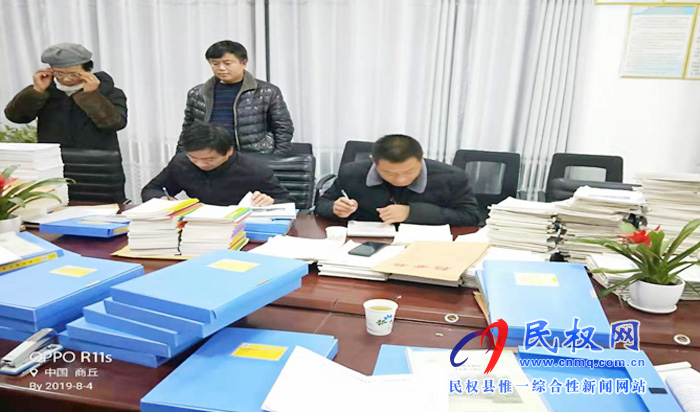 花園中心校進(jìn)行中小學(xué)教育教學(xué)常規(guī)管理大檢查