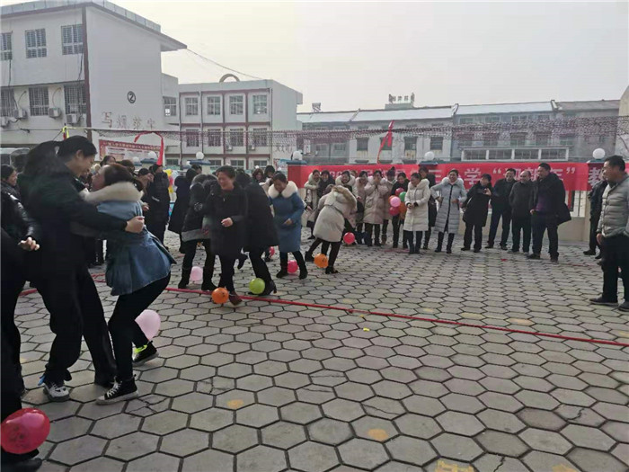 第三小學舉行教師冬季運動會 第三小學舉行教師冬季運動會
