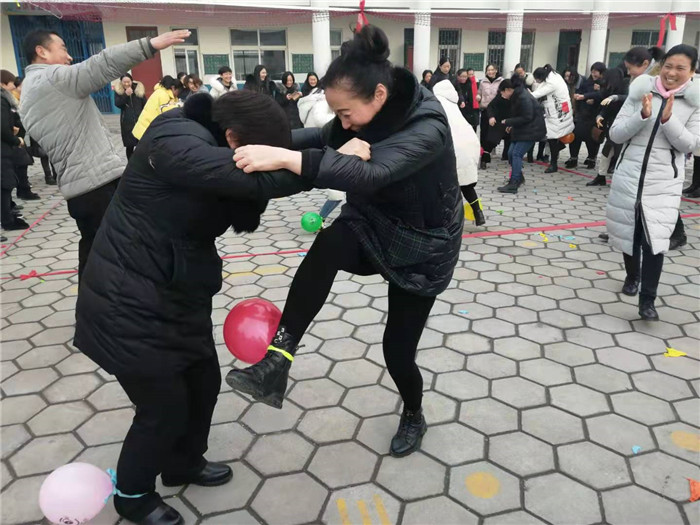 第三小學舉行教師冬季運動會 第三小學舉行教師冬季運動會