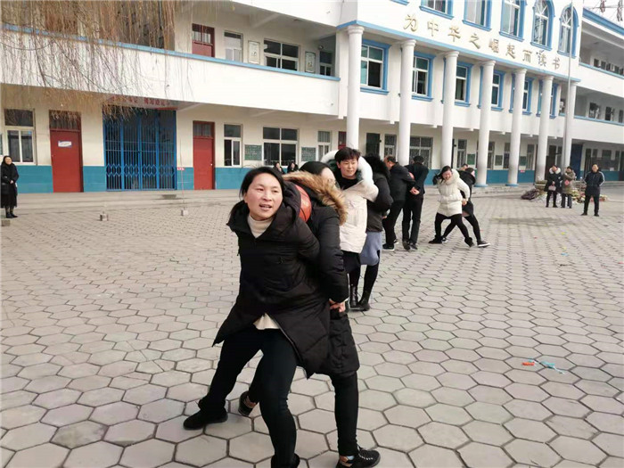 第三小學舉行教師冬季運動會 第三小學舉行教師冬季運動會