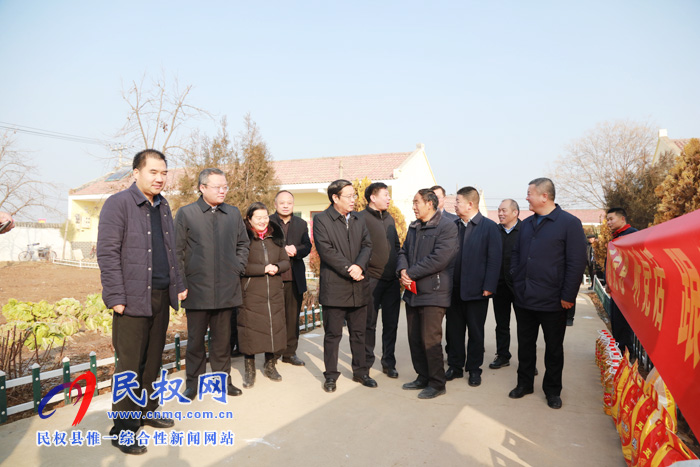 市人大常委會副主任、縣委書記姬脈常走訪慰問敬老院老人和百歲老人