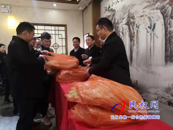民權(quán)縣總工會(huì)駐鄭州農(nóng)民工服務(wù)站幫助家鄉(xiāng)貧困戶銷售農(nóng)產(chǎn)品 民權(quán)縣總工會(huì)駐鄭州農(nóng)民工服務(wù)站幫助家鄉(xiāng)貧困戶銷售農(nóng)產(chǎn)品