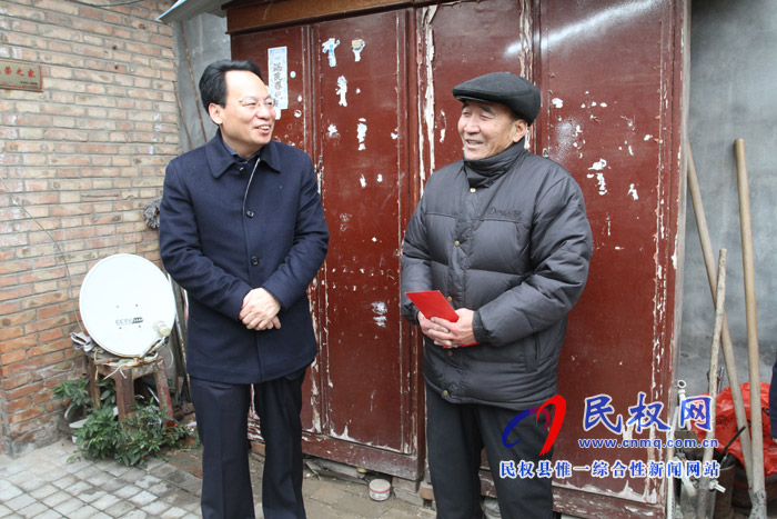 縣四大家領(lǐng)導(dǎo)走訪慰問特困居民、困難職工和企業(yè)軍轉(zhuǎn)干部