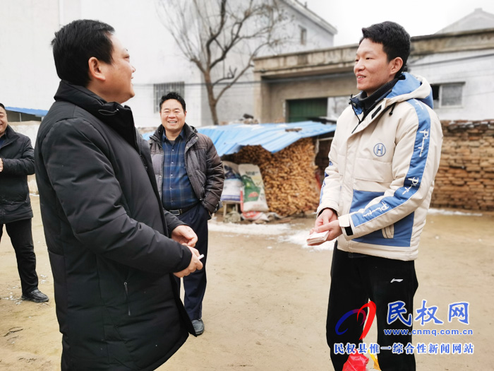 愛(ài)暖寒冬 愛(ài)心企業(yè)為貧困家庭送溫暖 愛(ài)暖寒冬 愛(ài)心企業(yè)為貧困家庭送溫暖