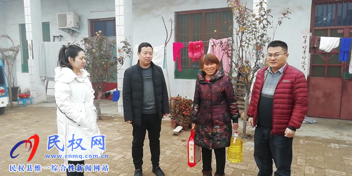縣委黨史研究室、縣文明辦到雙塔鎮(zhèn)常東村慰問商丘好人