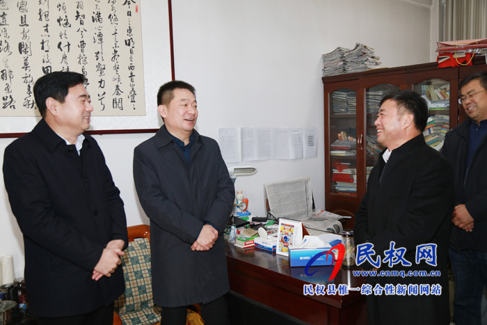 縣委常委、縣委辦公室主任孟亞松看望慰問春節(jié)期間值班人員