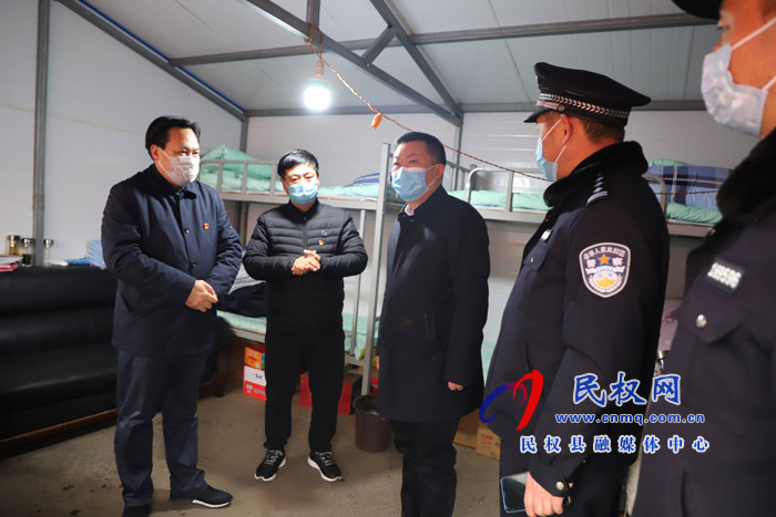 市委常委、政法委書記牛亞東到鄭民高速疫情檢測點調(diào)研疫情防控工作