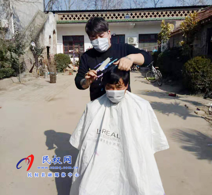 王橋鎮(zhèn):戰(zhàn)“疫”一線的暖心理發(fā)店 王橋鎮(zhèn):戰(zhàn)“疫”一線的暖心理發(fā)店