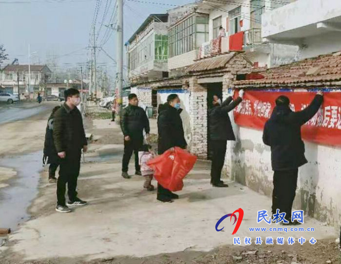 公路干部不畏風(fēng)寒 攜手努力共抗疫情 公路干部不畏風(fēng)寒 攜手努力共抗疫情