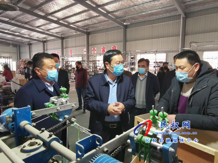 市人大常委會副主任、縣委書記姬脈常調(diào)研扶貧車間復(fù)工復(fù)產(chǎn)和春耕工作