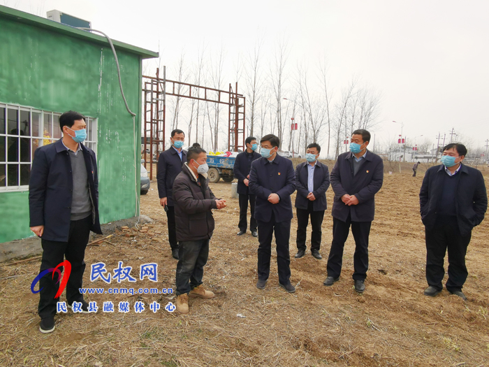 縣委副書記、縣長張團(tuán)結(jié)調(diào)研春耕工作和企業(yè)、扶貧車間復(fù)產(chǎn)復(fù)工工作
