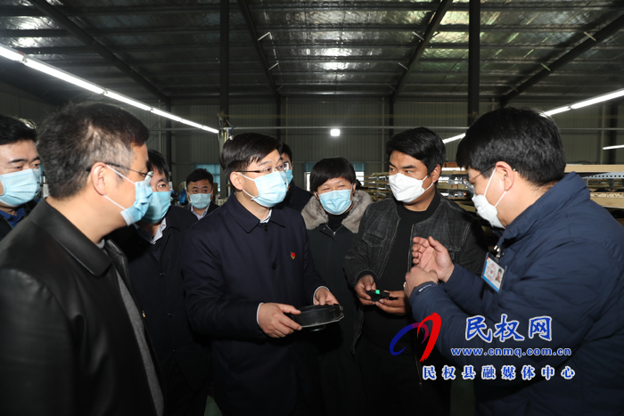 縣委副書記、縣長張團(tuán)結(jié)調(diào)研春耕工作和企業(yè)、扶貧車間復(fù)產(chǎn)復(fù)工工作