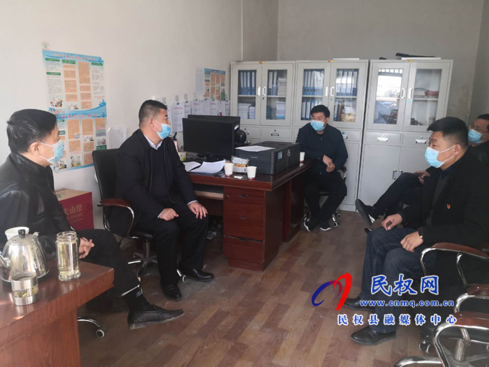 縣委常委、副縣長房季到縣疫情防控指揮部調(diào)研