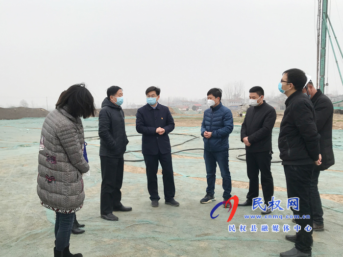 縣委副書記、縣長張團結查看疫情防控和企業(yè)復工復產(chǎn)工作