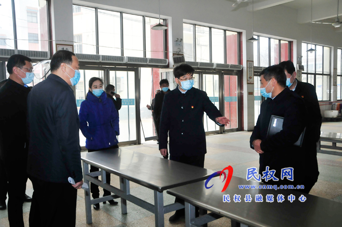 縣委副書記、縣長張團結查看疫情防控和企業(yè)復工復產(chǎn)工作
