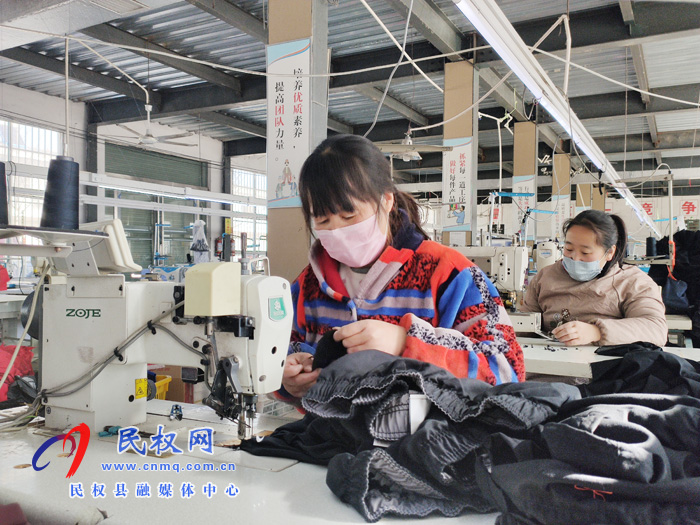 王橋鎮(zhèn):扶貧車間趕訂單 把耽誤的生產補回來 王橋鎮(zhèn):扶貧車間趕訂單 把耽誤的生產補回來