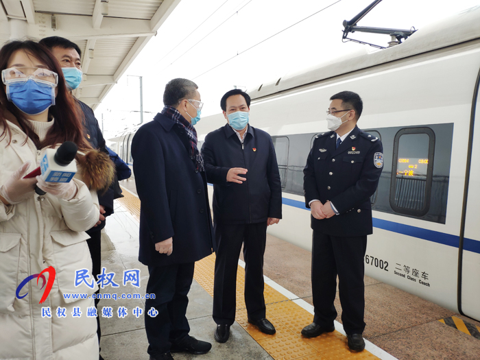  ＂婆家＂千里接農(nóng)工，＂娘家”車(chē)站送行忙