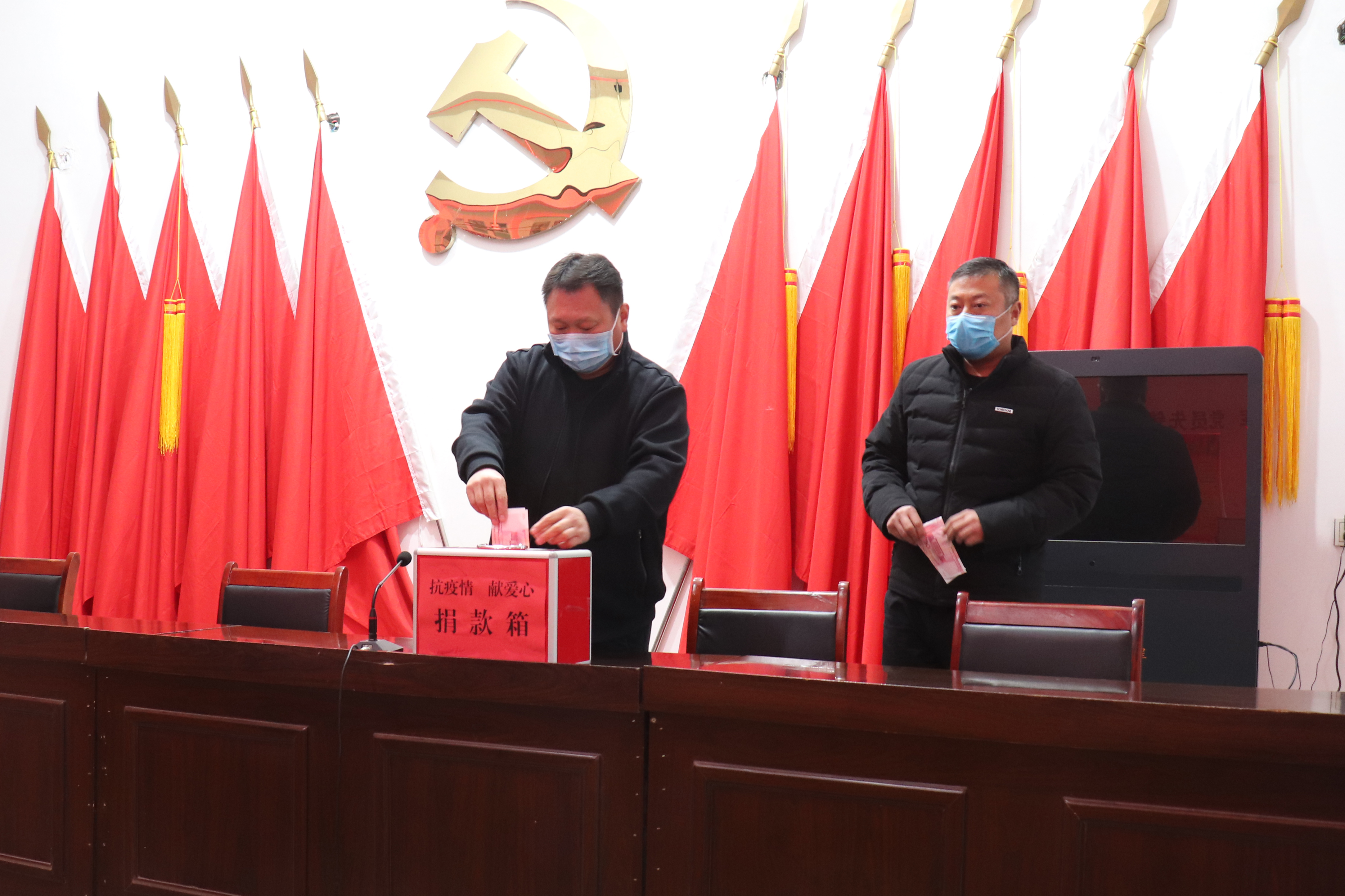 野崗鎮(zhèn)組織黨員干部開(kāi)展抗擊新冠肺炎捐款活動(dòng) 野崗鎮(zhèn)組織黨員干部開(kāi)展抗擊新冠肺炎捐款活動(dòng)