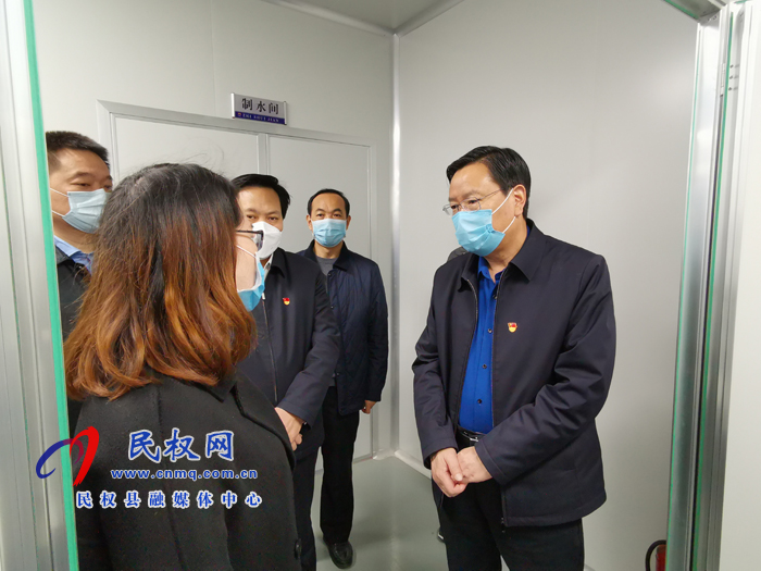 市人大常委會(huì)副主任、縣委書記姬脈常調(diào)研脫貧攻堅(jiān)和人居環(huán)境改善工作