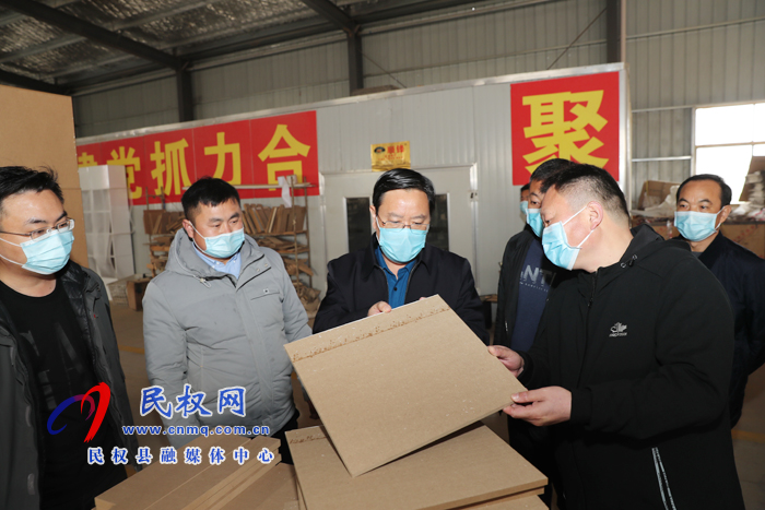 市人大常委會(huì)副主任、縣委書記姬脈常調(diào)研脫貧攻堅(jiān)和人居環(huán)境改善工作