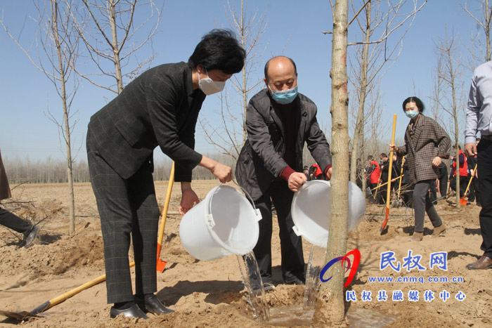 市人大常委會(huì)在民權(quán)國(guó)家森林公園舉辦民主法治生態(tài)建設(shè)主題植樹活動(dòng) 市人大常委會(huì)在民權(quán)國(guó)家森林公園舉辦民主法治生態(tài)建設(shè)主題植樹活動(dòng)