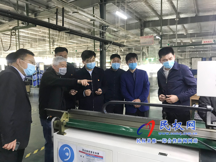 縣委副書記、縣長張團結(jié)查看在建項目和出口創(chuàng)匯企業(yè)運行情況