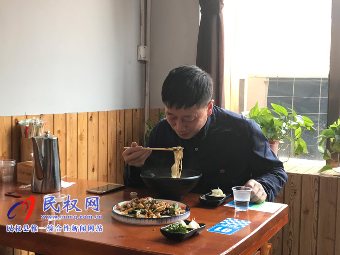 縣委副書(shū)記、縣長(zhǎng)張團(tuán)結(jié)調(diào)研餐飲業(yè)復(fù)工營(yíng)業(yè)情況