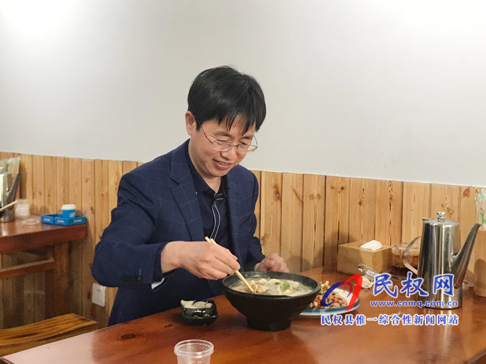 縣委副書(shū)記、縣長(zhǎng)張團(tuán)結(jié)調(diào)研餐飲業(yè)復(fù)工營(yíng)業(yè)情況