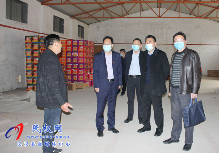 縣委常委、常務(wù)副縣長(zhǎng)李啟峰調(diào)研我縣煙花爆竹去庫(kù)存清零工作