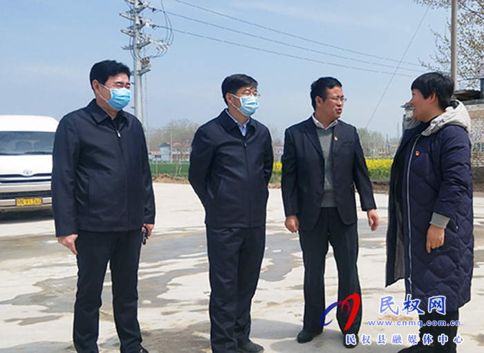 縣委副書記、縣長張團(tuán)結(jié)到王莊寨鎮(zhèn)查看飲水水源地保護(hù)拆遷安置工作進(jìn)展情況?