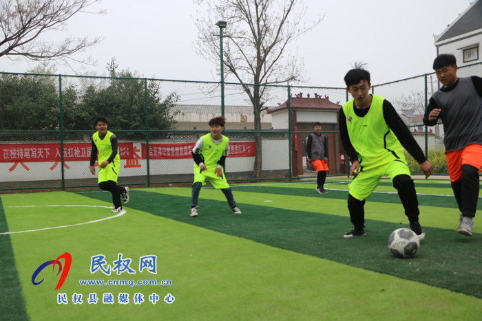 伯黨鄉(xiāng)社會(huì)足球場(chǎng)首場(chǎng)比賽精彩上演 伯黨鄉(xiāng)社會(huì)足球場(chǎng)首場(chǎng)比賽精彩上演