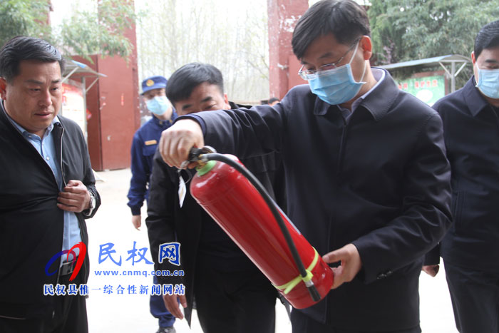 縣委副書記、縣長(zhǎng)張團(tuán)結(jié)到國(guó)有民權(quán)縣白云寺林場(chǎng)查看森林防火工作