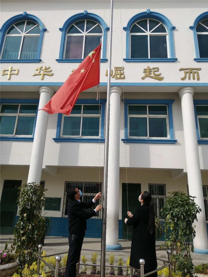 第三小學深切悼念新冠疫情中犧牲烈士和逝世同胞 第三小學深切悼念新冠疫情中犧牲烈士和逝世同胞