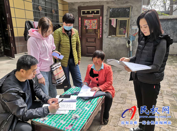 縣委老干部局進(jìn)村入戶話脫貧、謀發(fā)展