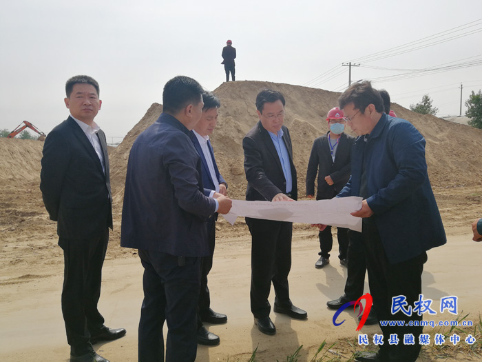 市人大常委會(huì)副主任、縣委書記姬脈常調(diào)研督導(dǎo)脫貧攻堅(jiān)工作