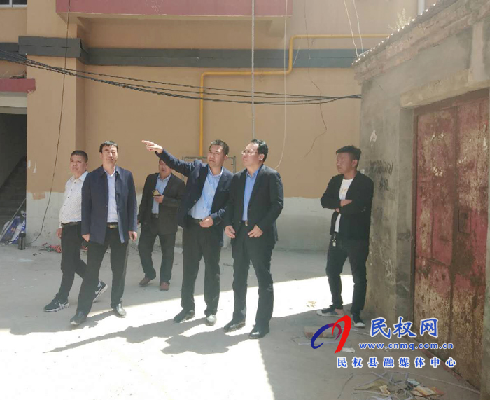縣委常委、常務(wù)副縣長(zhǎng)李啟峰調(diào)研老舊小區(qū)改造項(xiàng)目