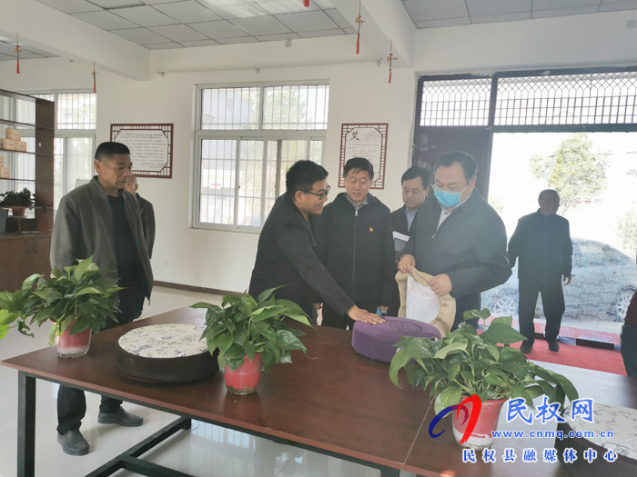 市委常委、常務(wù)副市長(zhǎng)吳祖明深入龍?zhí)伶?zhèn)邢莊村開(kāi)展“三?五”基層工作日活動(dòng)