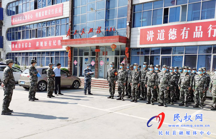 縣委常委、人武部政委江靜亞到龍?zhí)伶?zhèn)督導(dǎo)2020年基干民兵組織整頓點驗大會