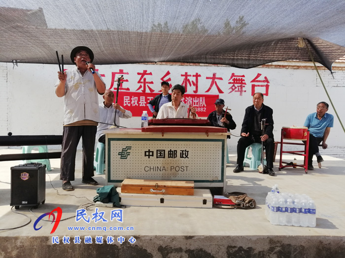 王橋鎮(zhèn)上演非遺“好戲” 村民樂享“五一” 王橋鎮(zhèn)上演非遺“好戲” 村民樂享“五一”