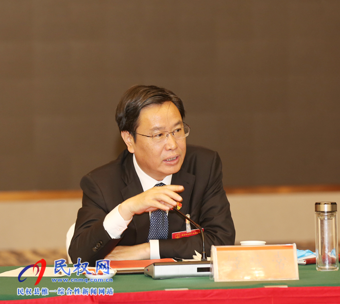 市政協(xié)主席曾昭寶，市委常委、常務副市長吳祖明參加民權(quán)代表團審議市政府工作報告和計劃、財政工作報告