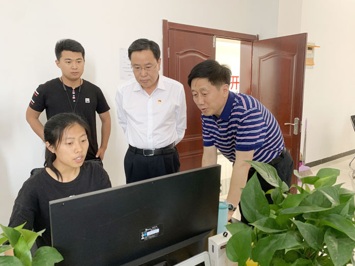市人大常委會副主任、縣委書記姬脈常調(diào)研指導(dǎo)我縣跨境電商產(chǎn)業(yè)發(fā)展工作