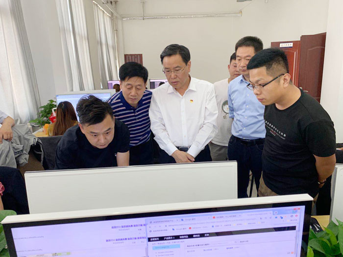 市人大常委會副主任、縣委書記姬脈常調(diào)研指導(dǎo)我縣跨境電商產(chǎn)業(yè)發(fā)展工作