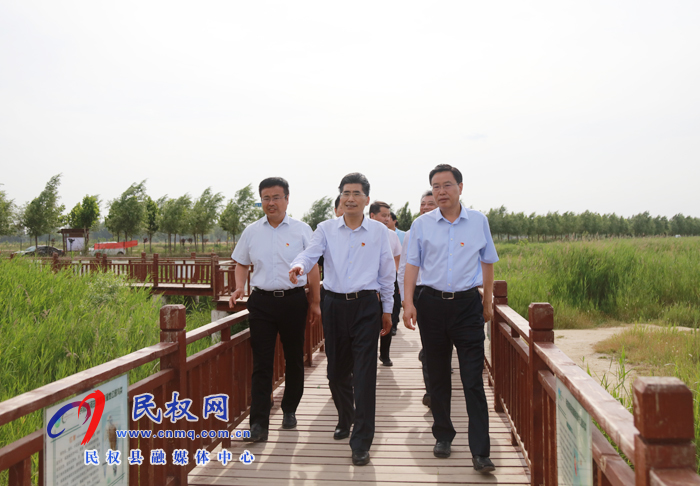 市委書記王戰(zhàn)營(yíng)巡河檢查防汛工作 市委書記王戰(zhàn)營(yíng)巡河檢查防汛工作