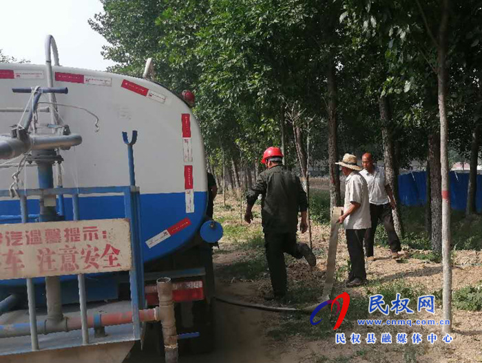 王橋鎮(zhèn)積極組織開展為綠化樹澆水活動(dòng) 王橋鎮(zhèn)積極組織開展為綠化樹澆水活動(dòng)