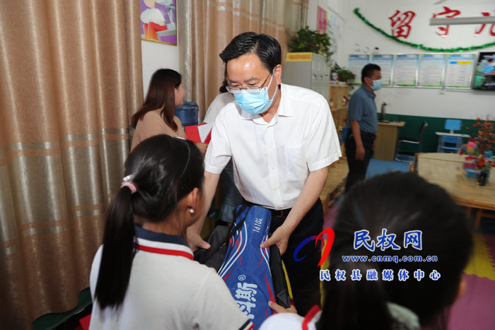 姬脈常寄語全縣少年兒童：立志，樹遠(yuǎn)大理想；求知，成棟梁之才