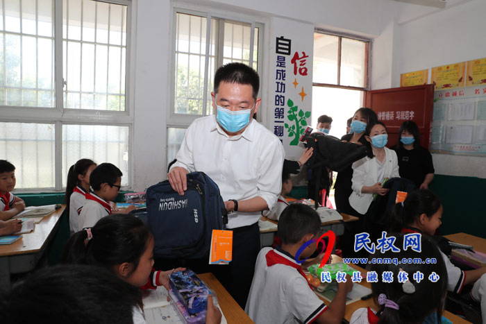 姬脈常寄語全縣少年兒童：立志，樹遠(yuǎn)大理想；求知，成棟梁之才