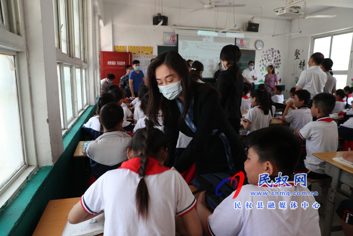 姬脈常寄語全縣少年兒童：立志，樹遠(yuǎn)大理想；求知，成棟梁之才