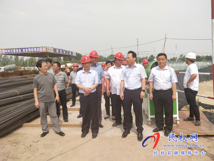 縣委常委、常務(wù)副縣長李啟峰查看我縣重點項目及生態(tài)水系工作