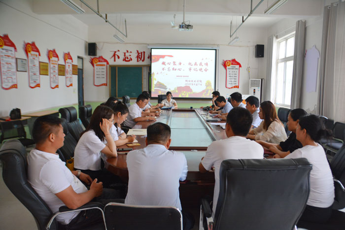 縣機(jī)電制冷技術(shù)學(xué)院舉行“凝心聚力，抗擊疫情”紅色主題黨日活動